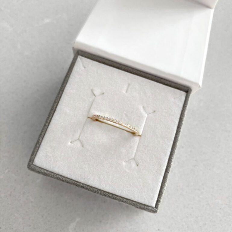 Yellow gold ring with cubic zirconia