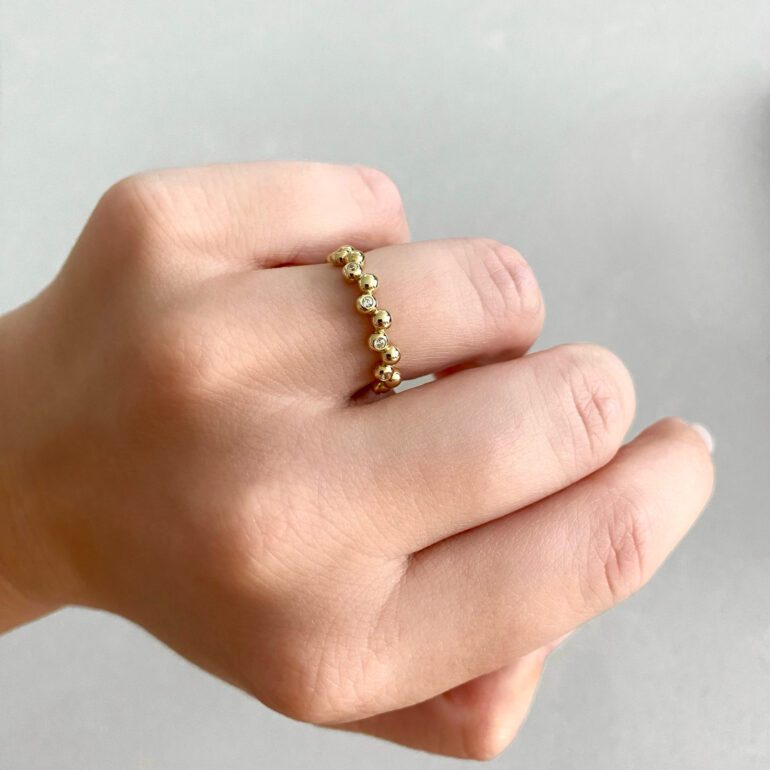 Yellow gold ring with cubic zirconia