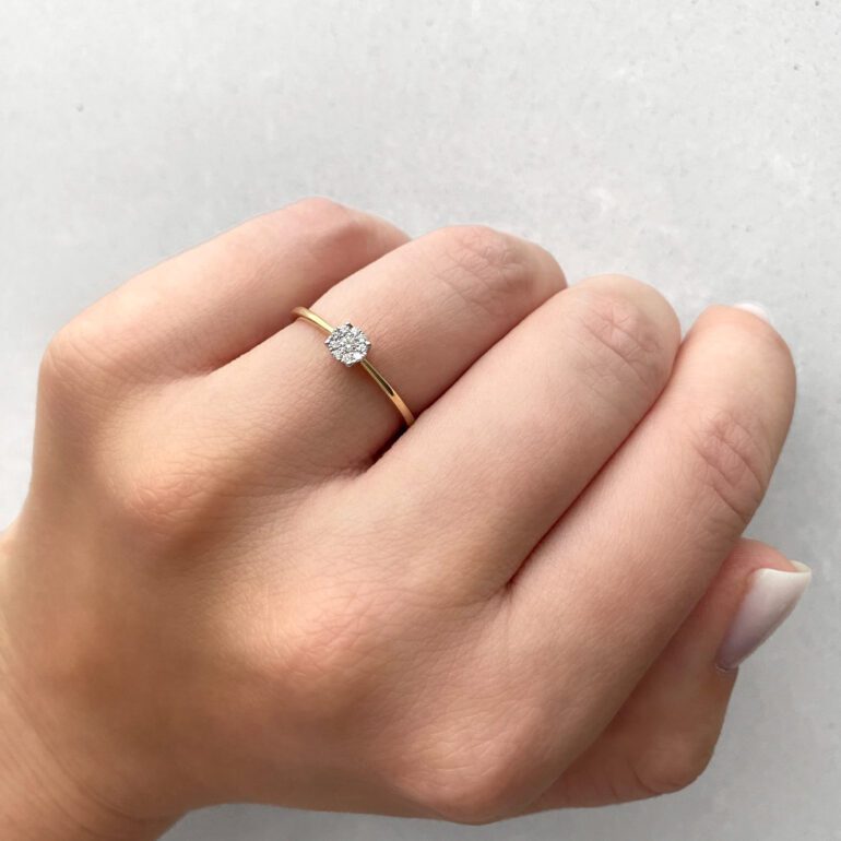 Geltono Aukso Žiedas Su Deimantais