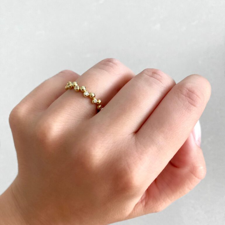 Yellow gold ring with cubic zirconia