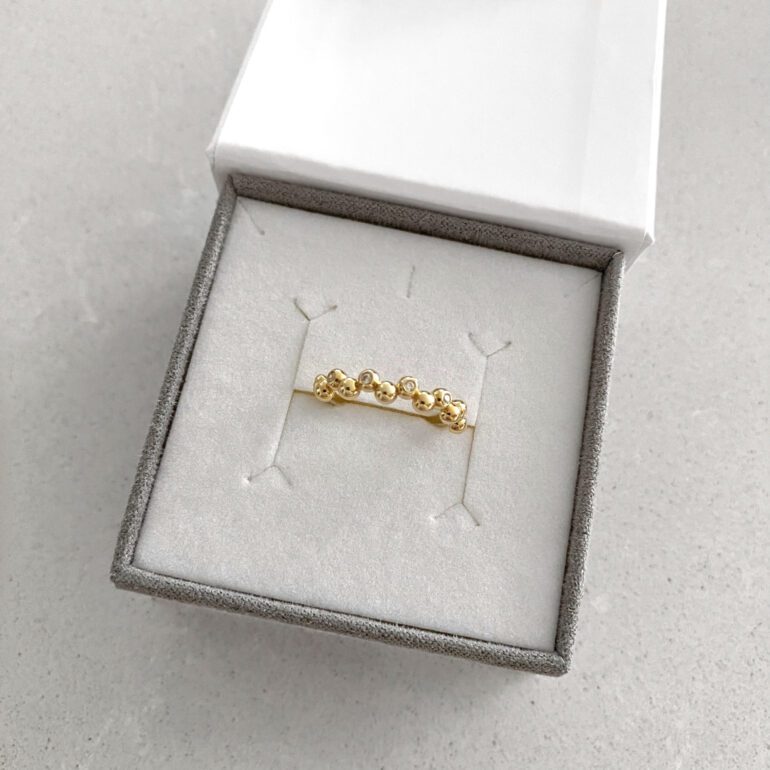 Yellow gold ring with cubic zirconia