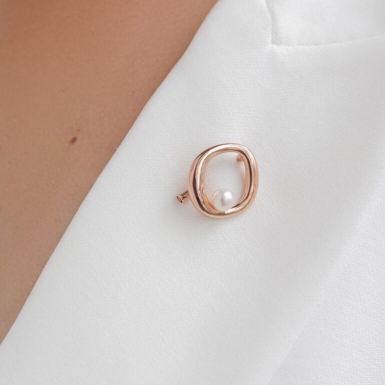 Gold plated sterling silver brooch with pearl