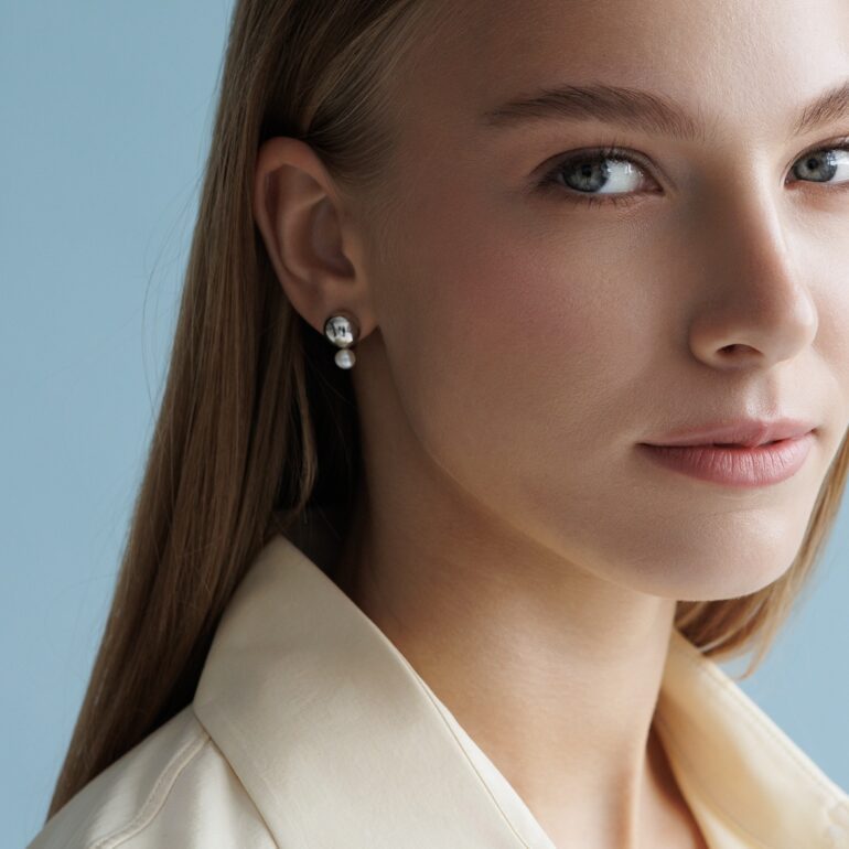 Sidabriniai auskarai su natūraliais gėlavandeniais perlais