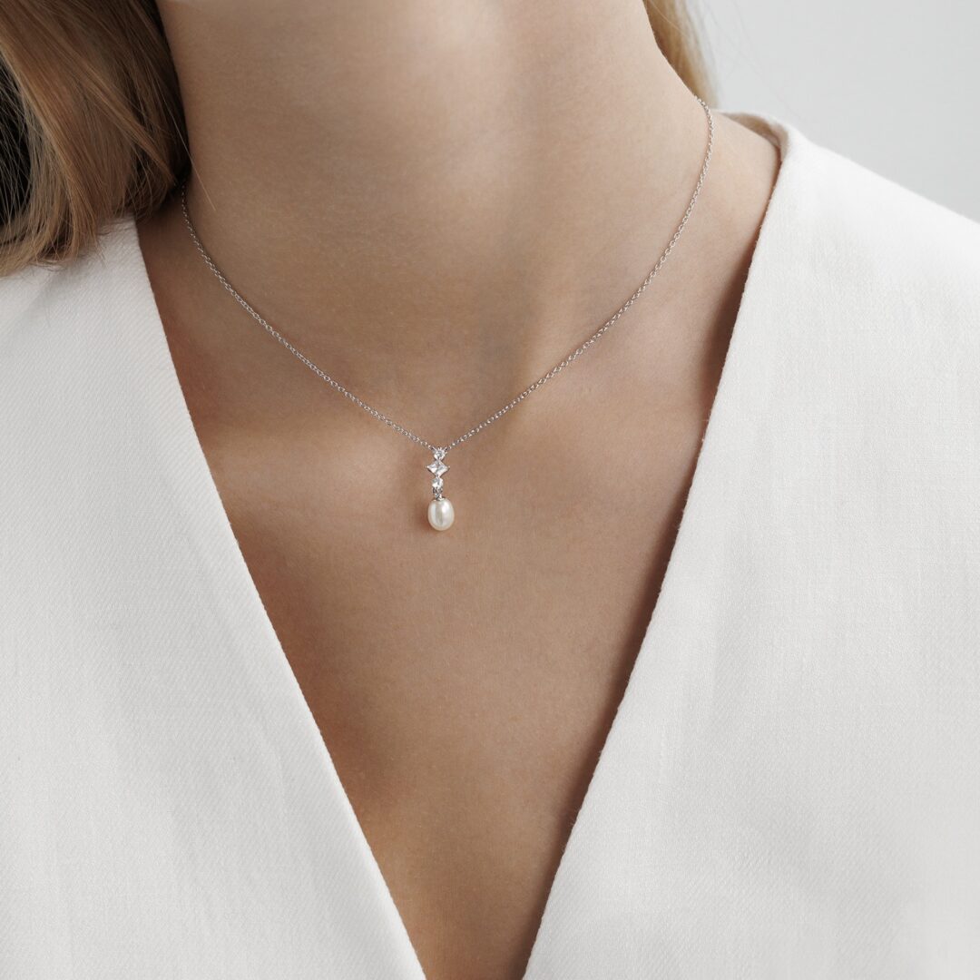Sterling silver necklace with pearl and cubic zirconia