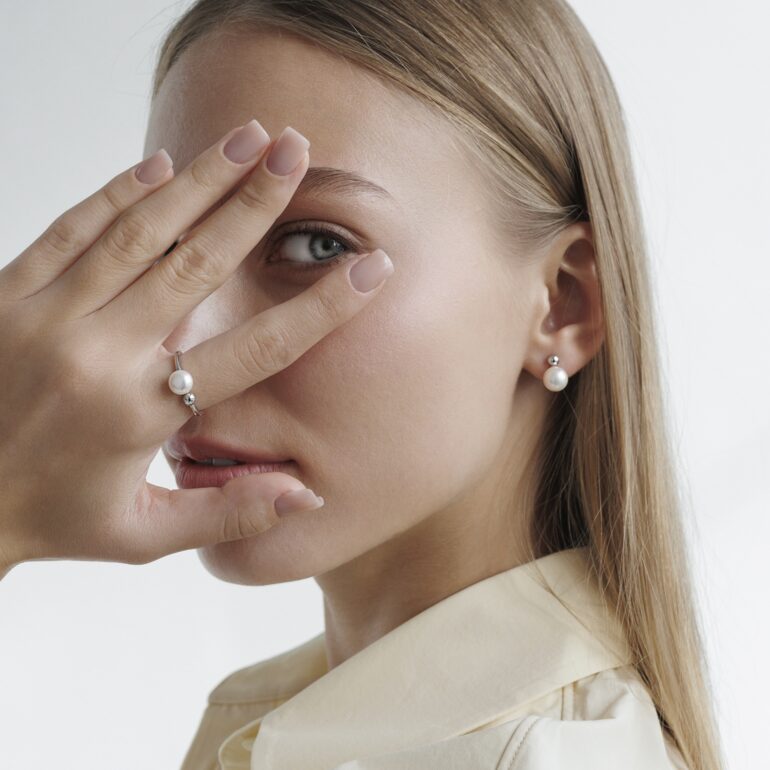 Sidabriniai auskarai su natūraliais gėlavandeniais perlais