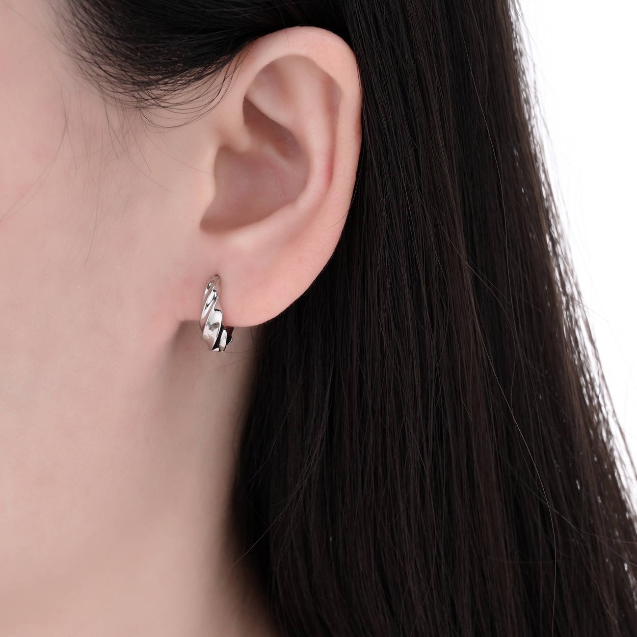 Sidabriniai auskarai rinkutės