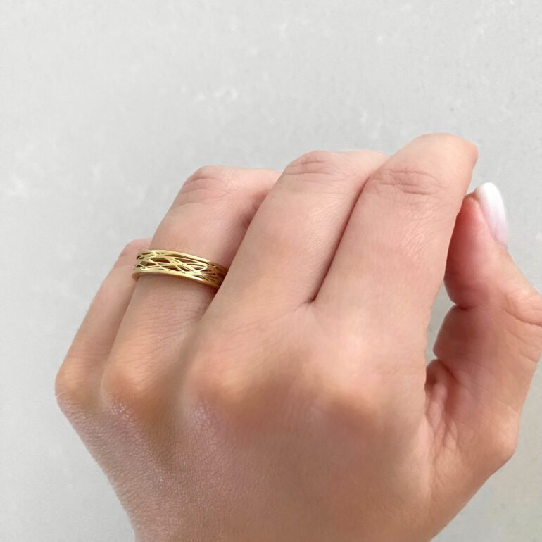 Yellow gold ring