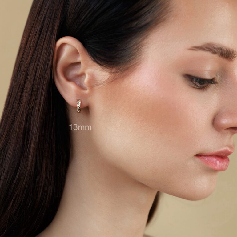 Graviruotos geltono aukso rinkutės.