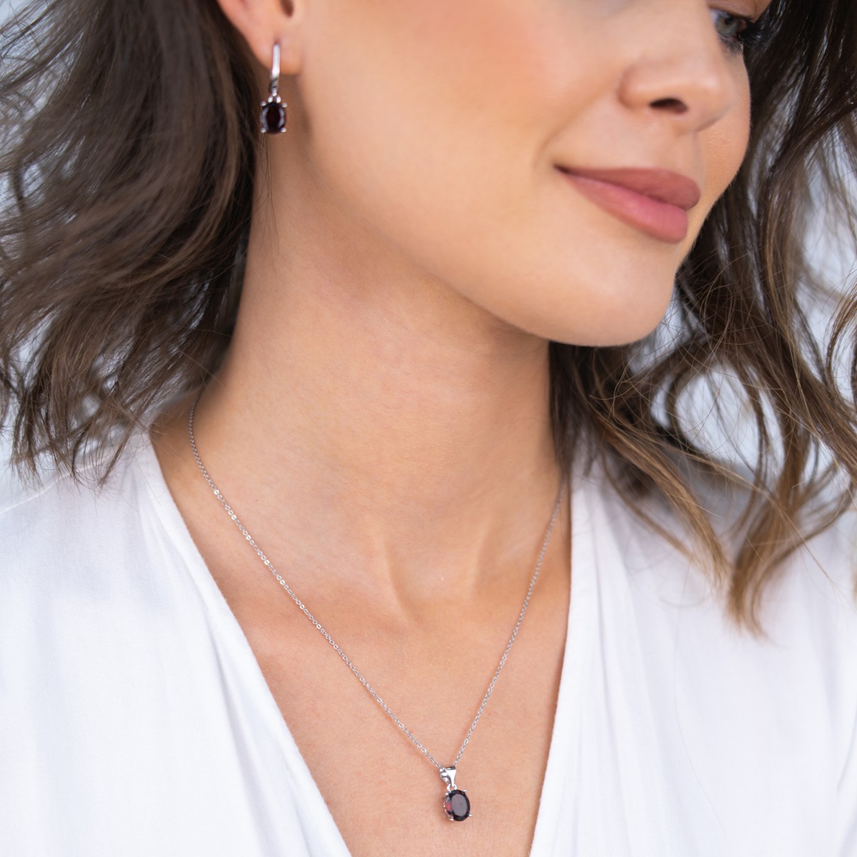 Sidabrinis Pakabukas Su Granatu