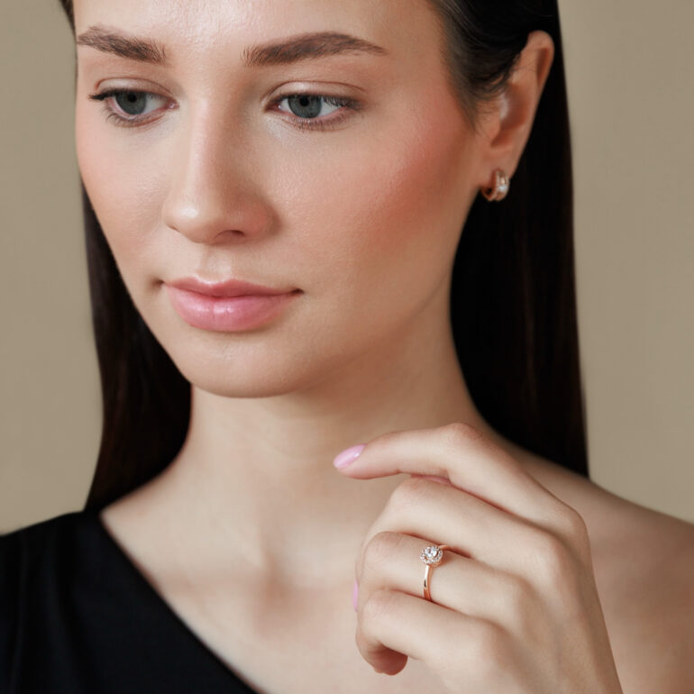 Auksinis Žiedas Su Cirkoniais