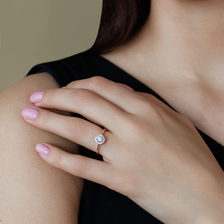 Auksinis Žiedas Su Cirkoniais