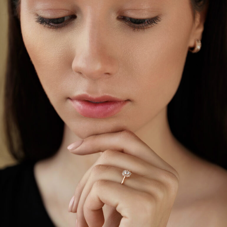 Auksinis žiedas su cirkoniais