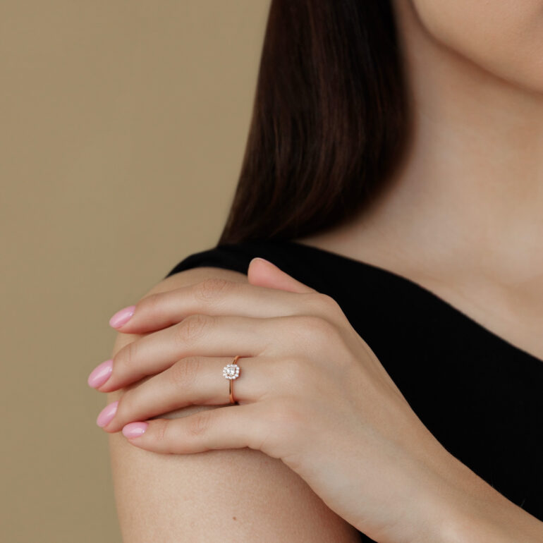 Auksinis žiedas su cirkoniais