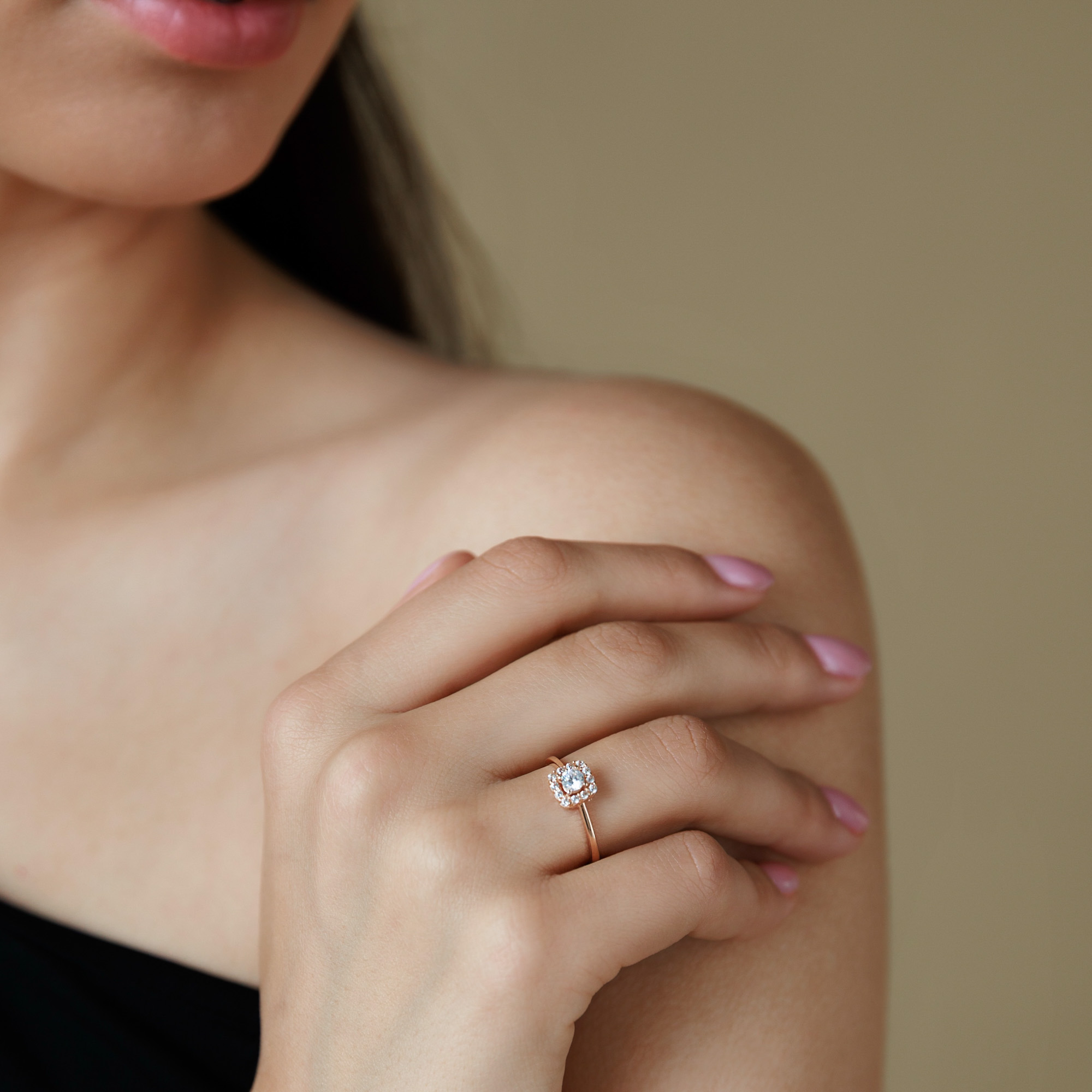 Auksinis žiedas su cirkoniais