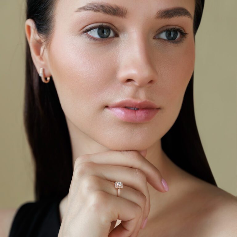 Auksinis žiedas su cirkoniais