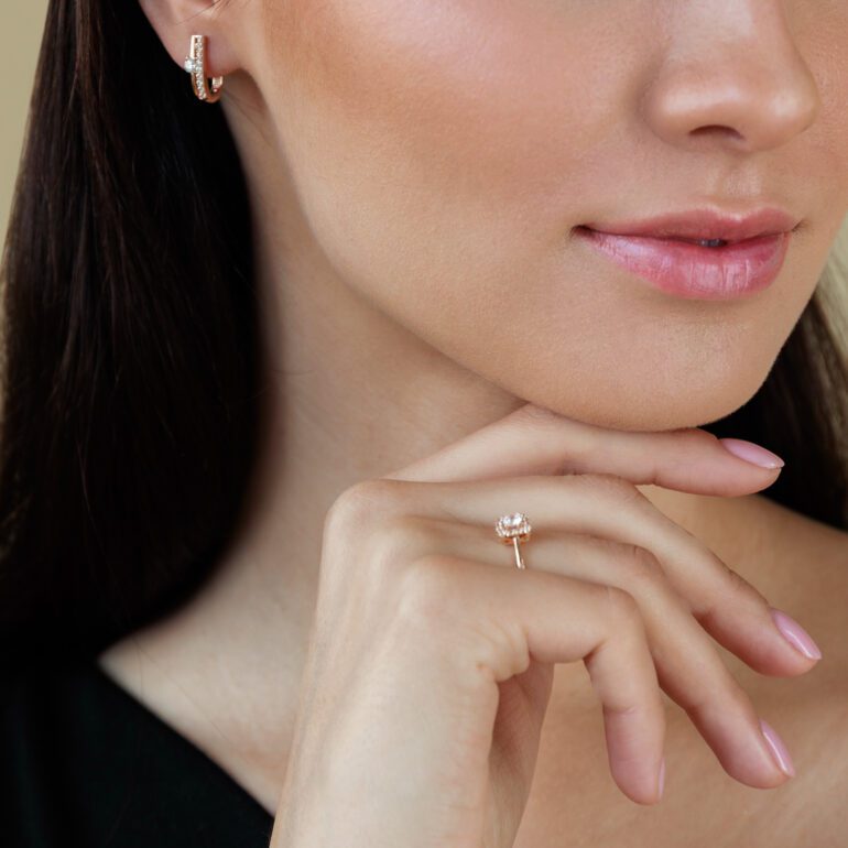 Auksinis žiedas su cirkoniais