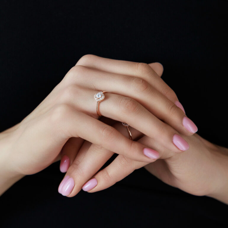 Auksinis Žiedas Su Cirkoniais