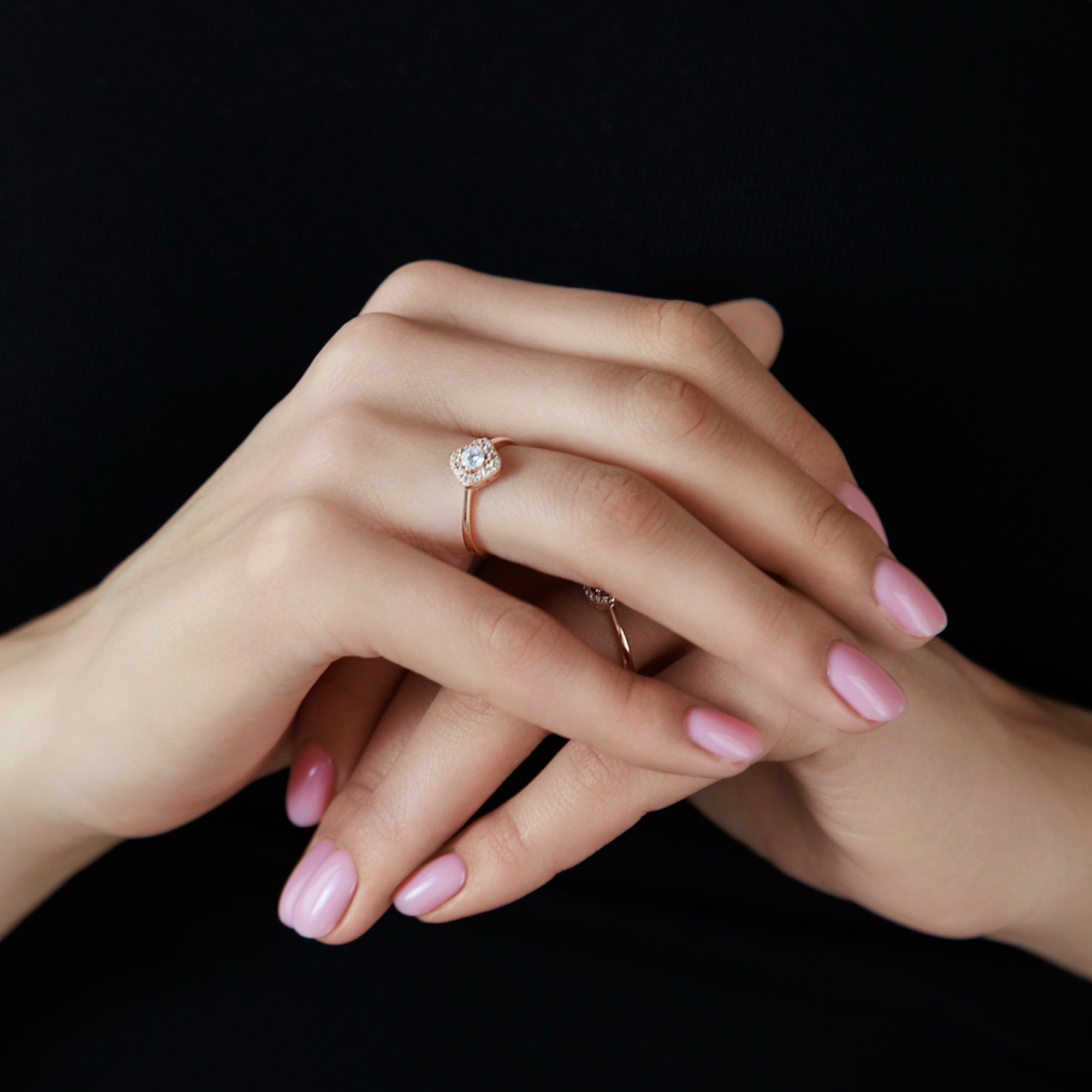 Auksinis Žiedas Su Cirkoniais