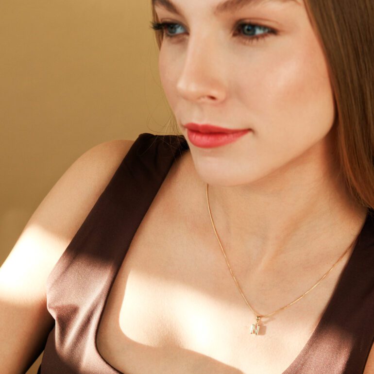 Geltono aukso pakabukas - inicialas (raidė) N