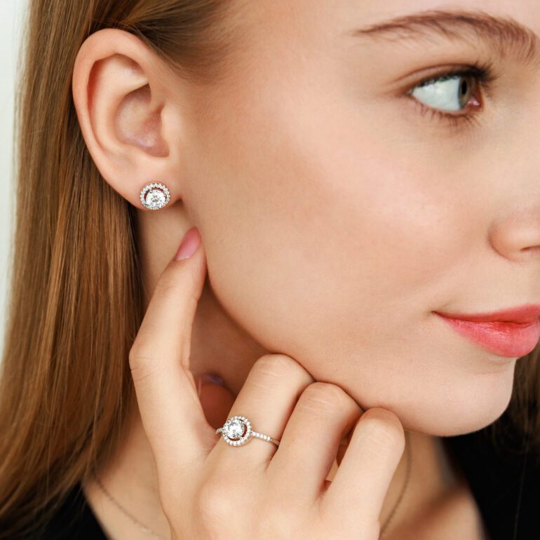 Sidabriniai auskarai su cirkoniais