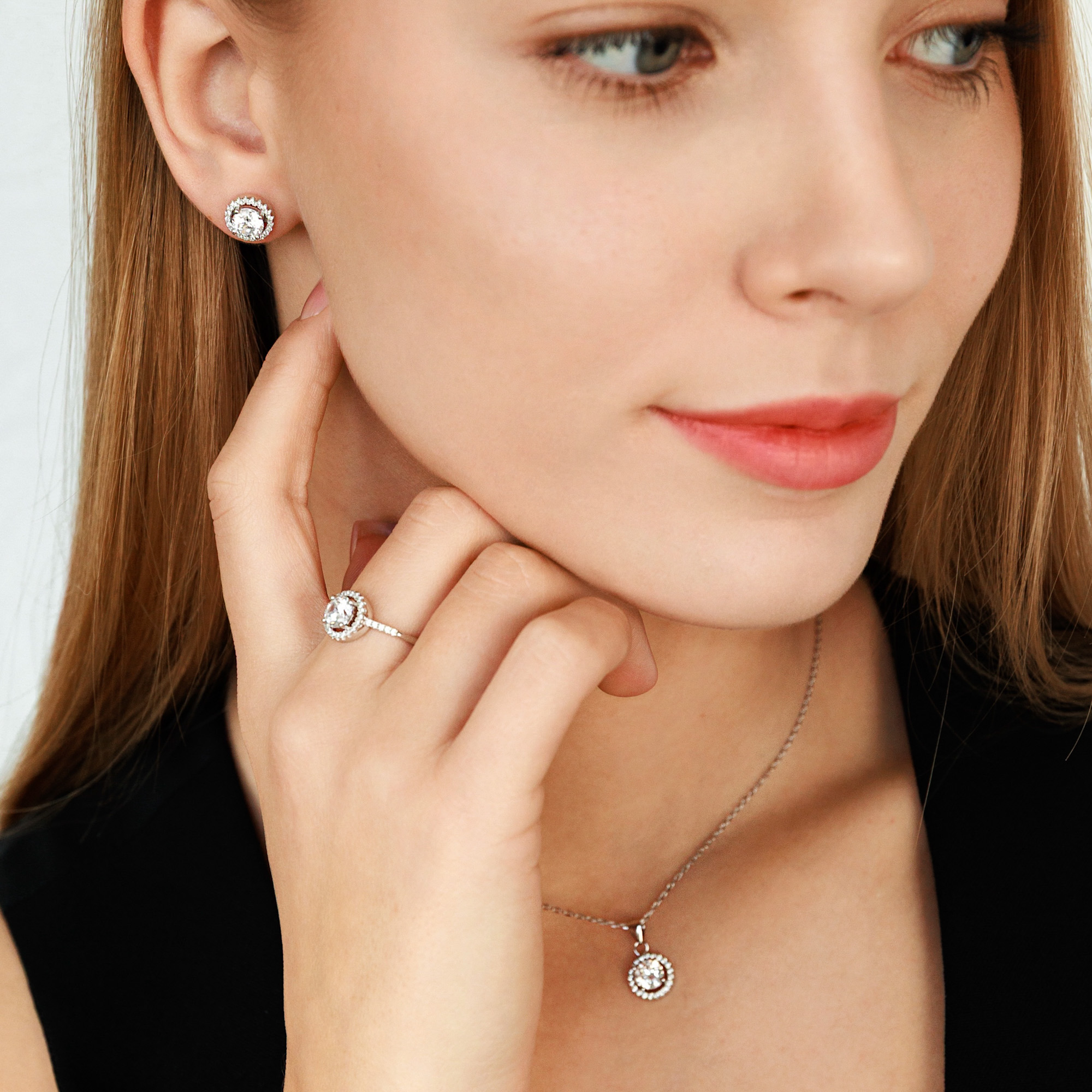 Sidabriniai papuošalai su cirkoniais