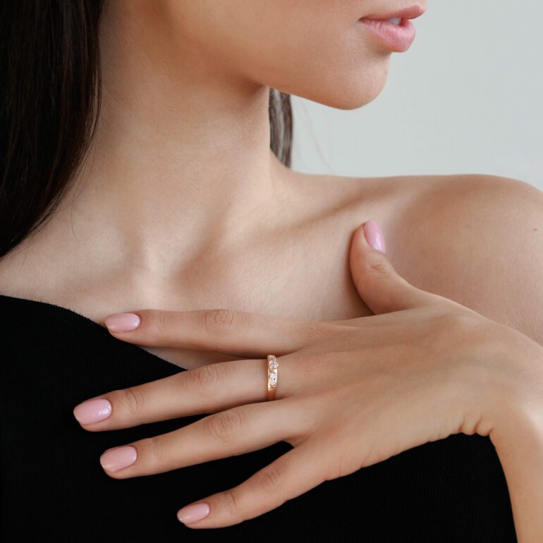 Rose gold ring with cubic zirconia