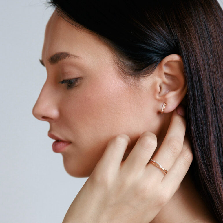 Rose gold ring with cubic zirconia