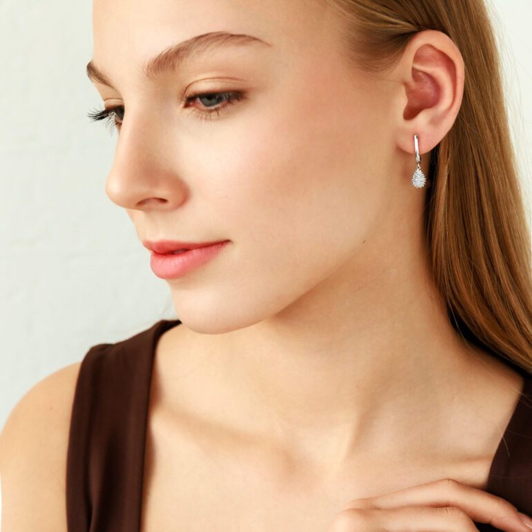 Balto Aukso Auskarai Su Deimantais