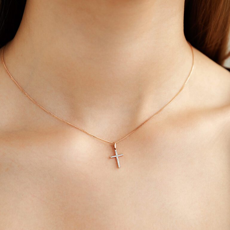 Auksinis Pakabukas – Kryželis Su Deimantais