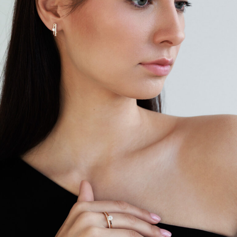 Auksinis žiedas su cirkoniais