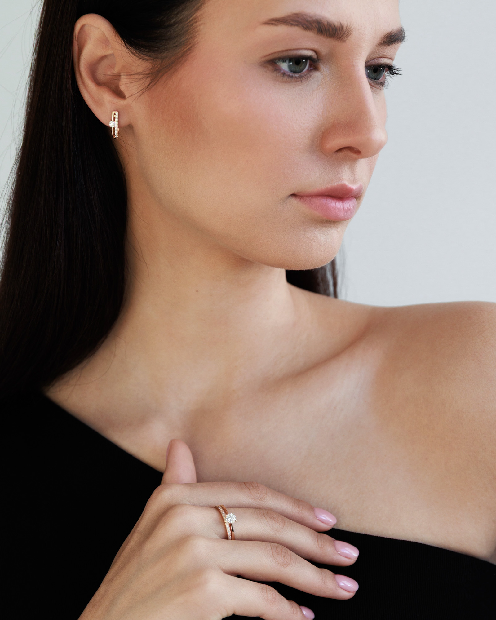 Auksinis žiedas su cirkoniais