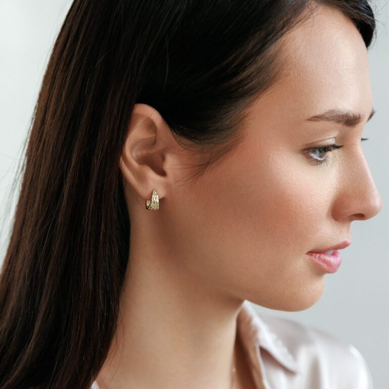 Geltono aukso auskarai - graviruotos rinkutės