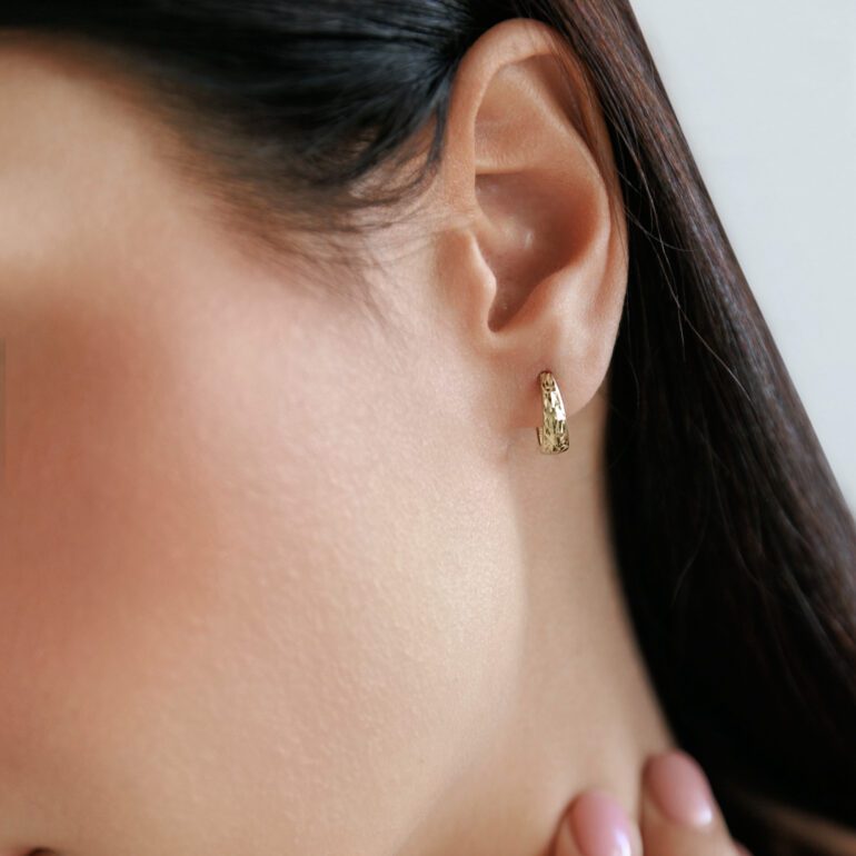 Geltono aukso auskarai - graviruotos rinkutės