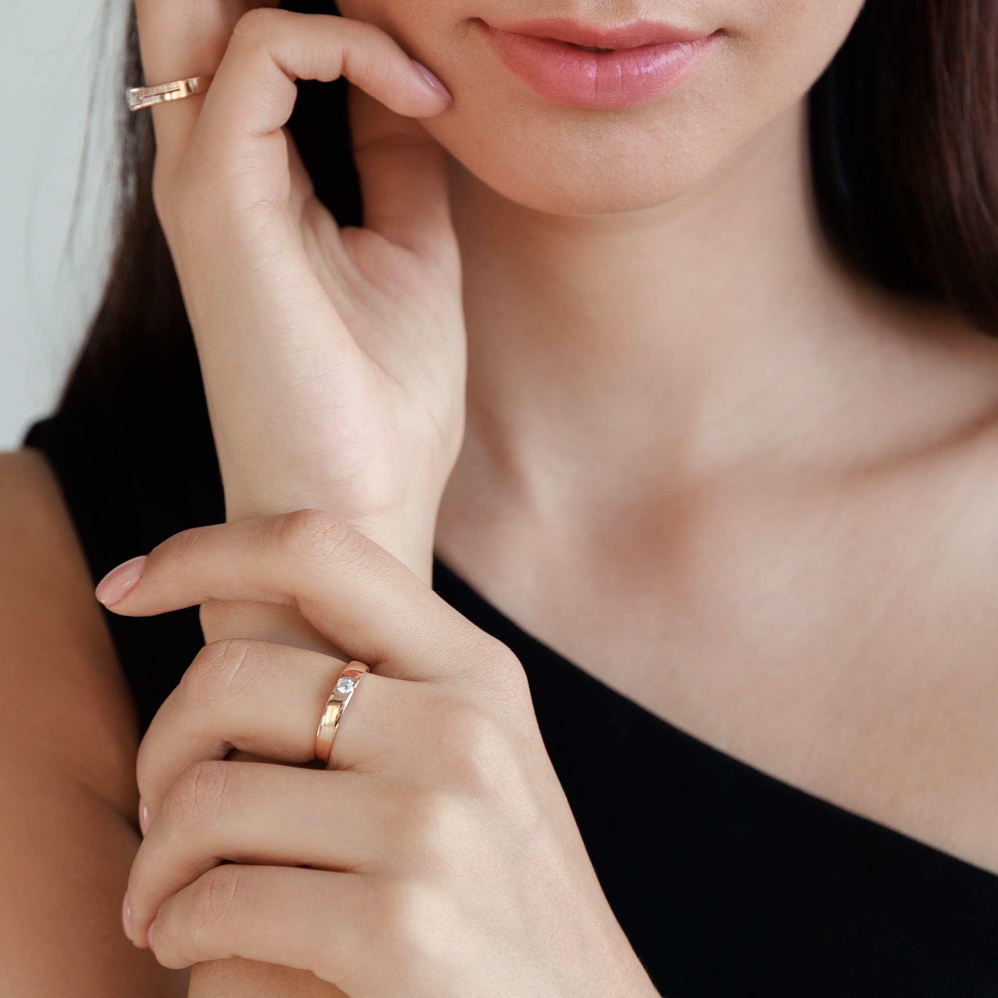 Auksinis žiedas su cirkonio akute