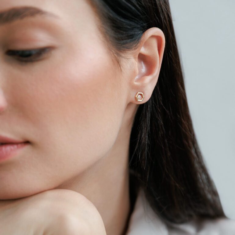 Yellow gold stud earrings with cubic zirconia