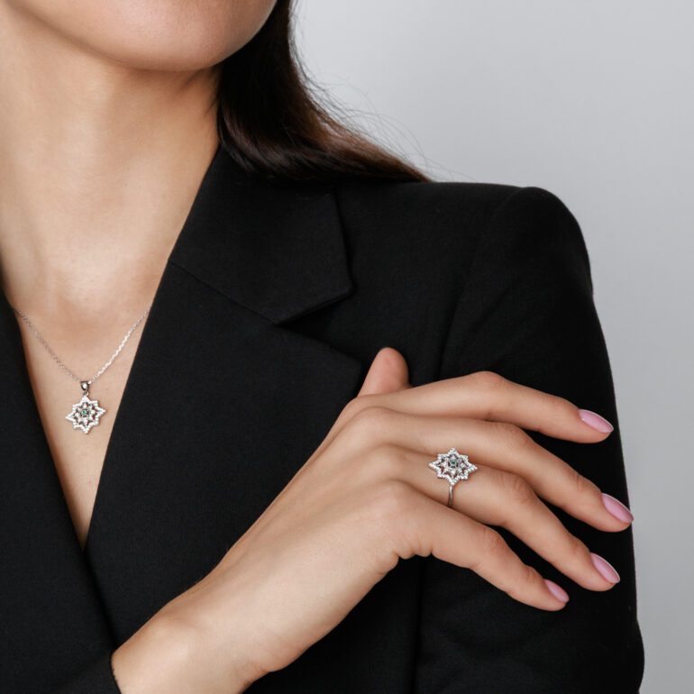 sidabriniai papuošalai su cirkoniais