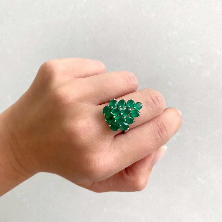 Sidabrinis žiedas su žaliais agatais