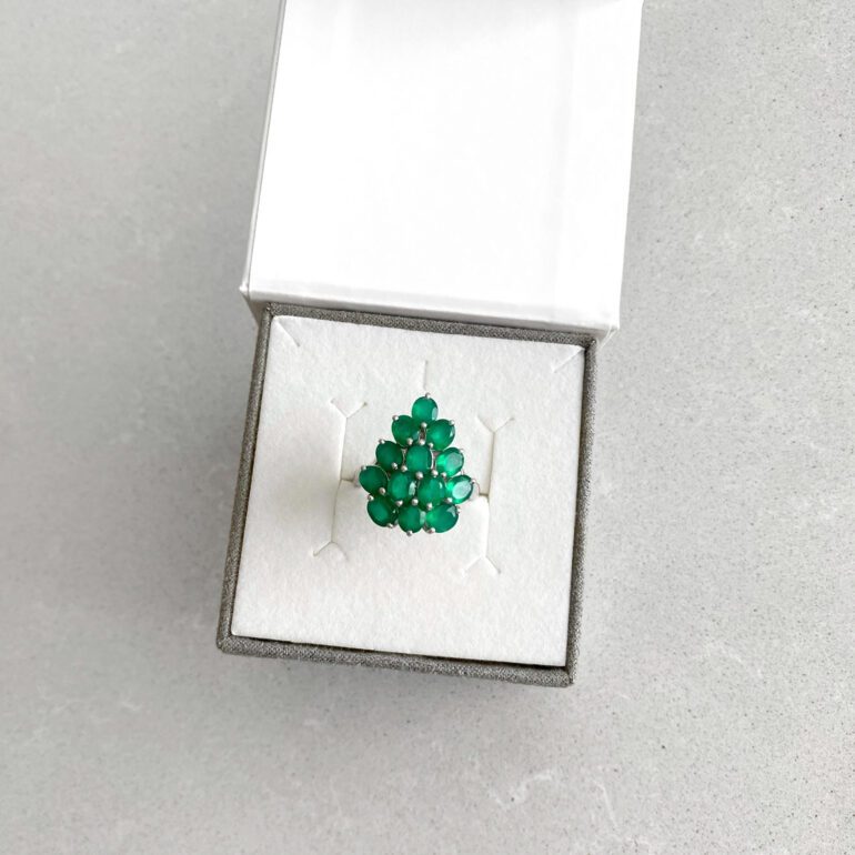 Sidabrinis žiedas su žaliais agatais