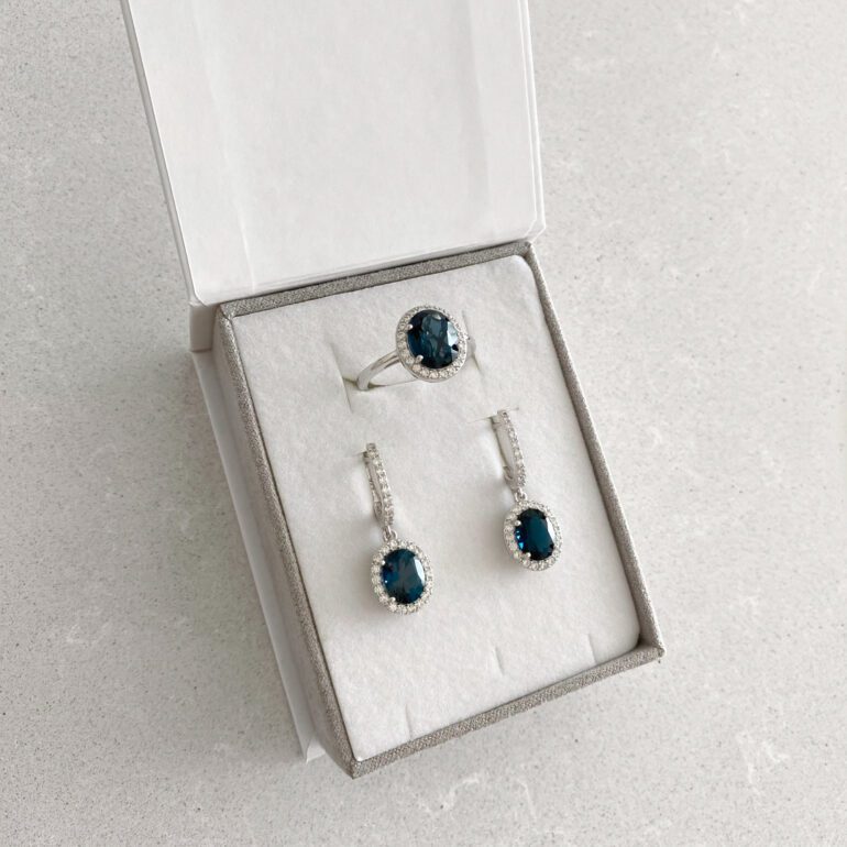 Sidabriniai auskarai su London blue topazais ir cirkoniais