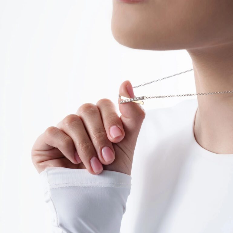 Sidabrinė grandinėlė su auksu dengtu pakabuku