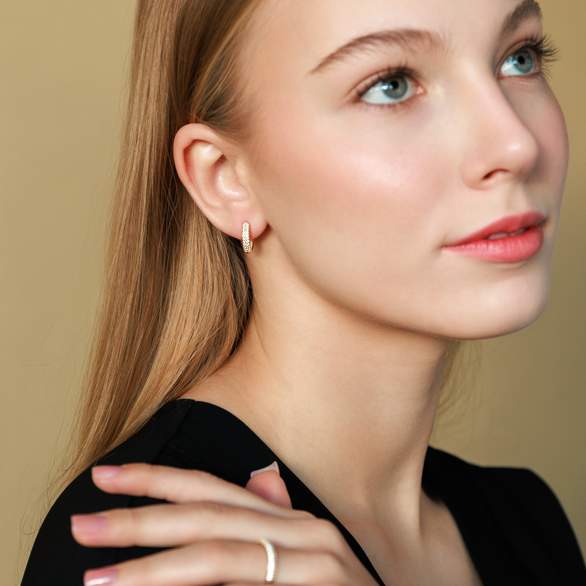 Geltono aukso auskarai rinkutės su cirkoniais