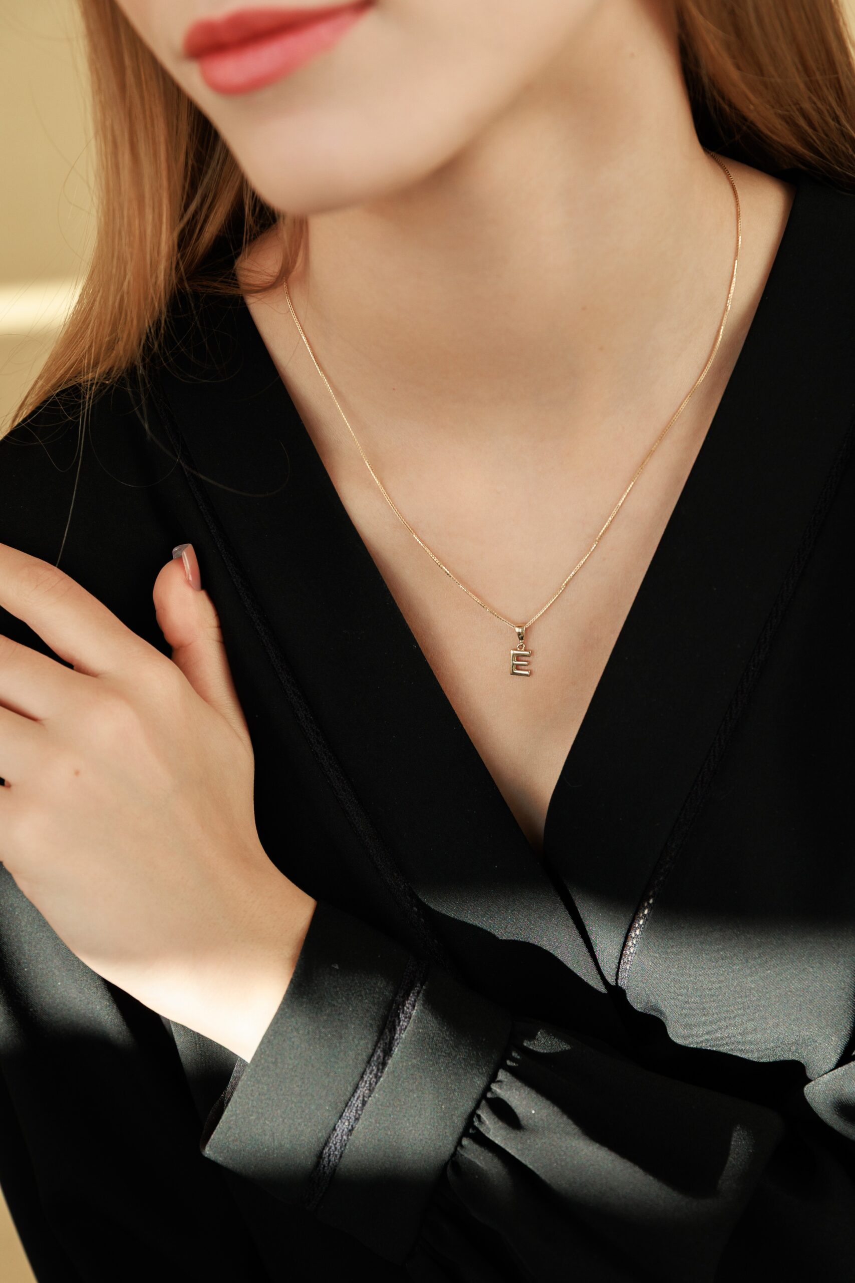 auksinis-pakabukas-inicialas-raidė-E