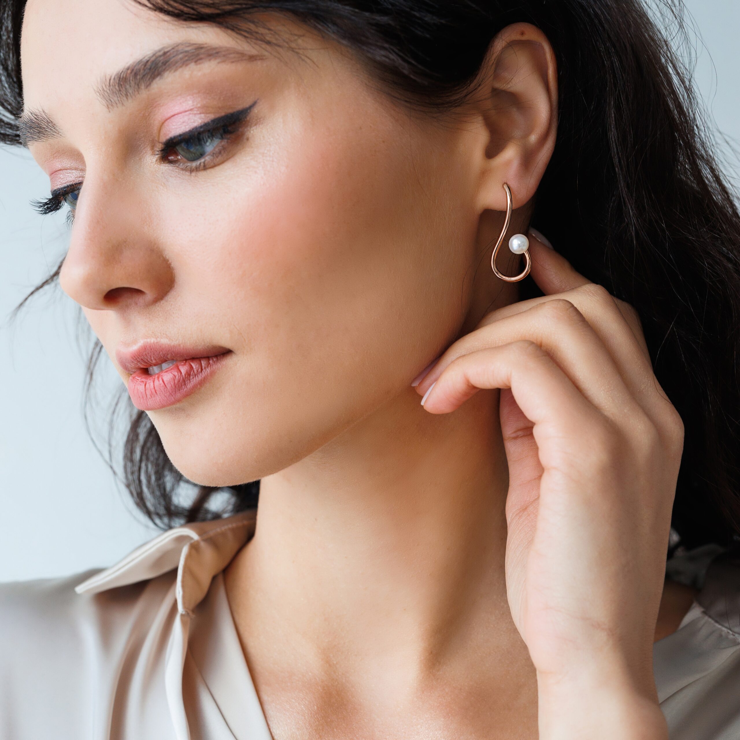 Paauksuoti sidabriniai auskarai su natūraliais gėlavandeniais perlais