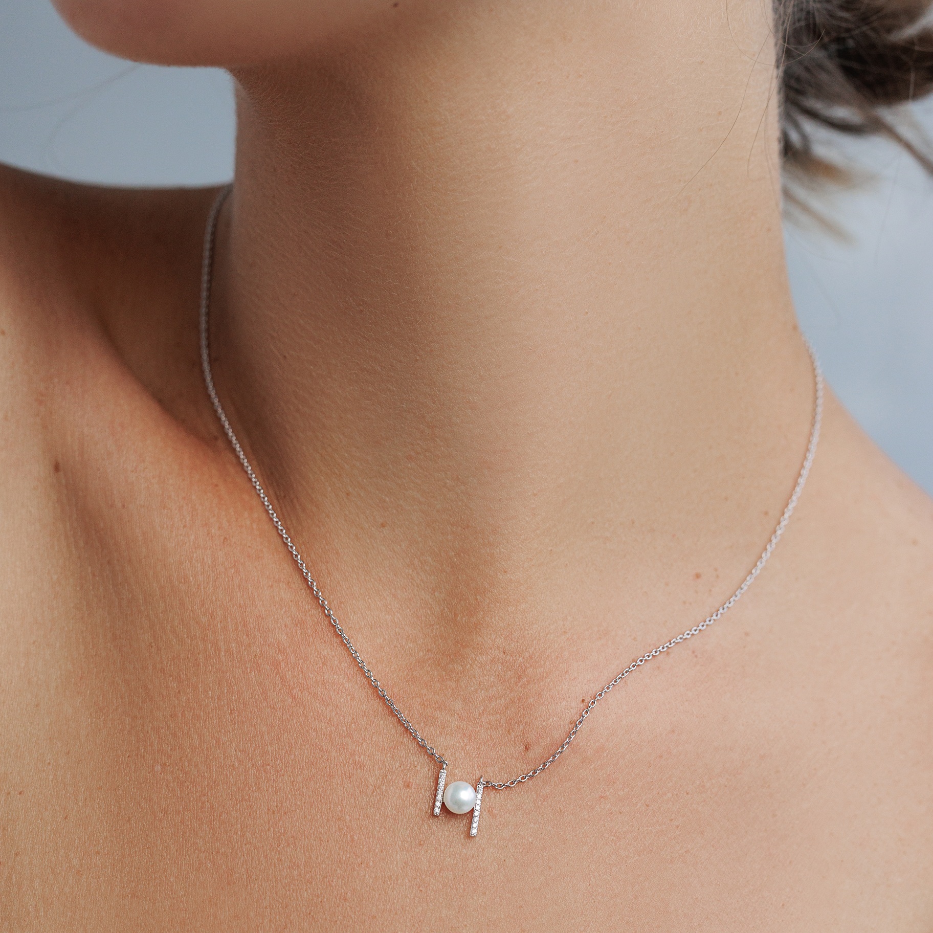 Sidabrinis vėrinys su natūraliu gėlavandeniu perlu ir cirkoniais