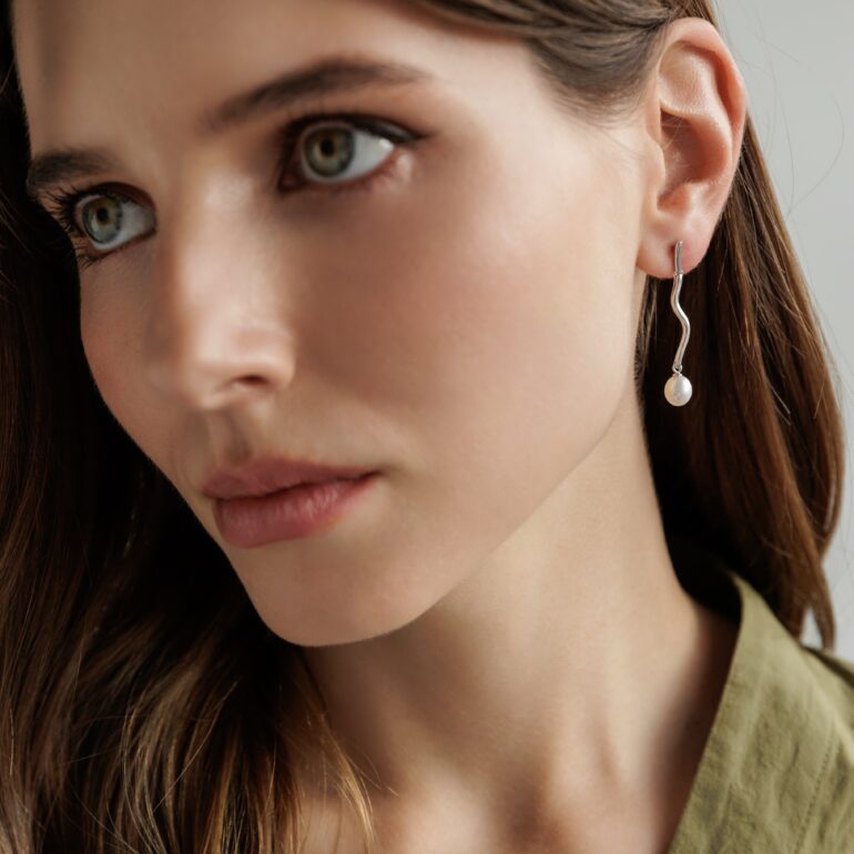 Sidabriniai auskarai su natūraliais gėlavandeniais perlais