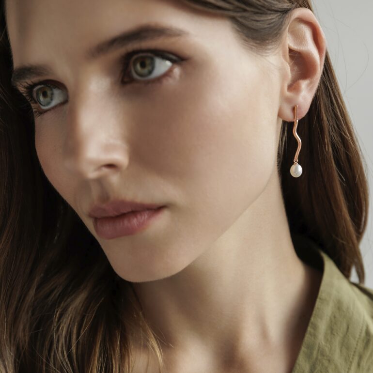 Paauksuoti sidabriniai auskarai su natūraliais gėlavandeniais perlais