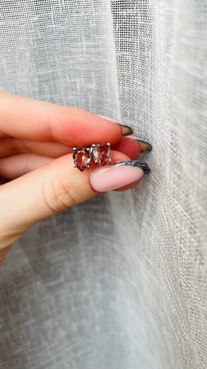 Lašo formos sidabriniai užsukami auskarai su sultanitais