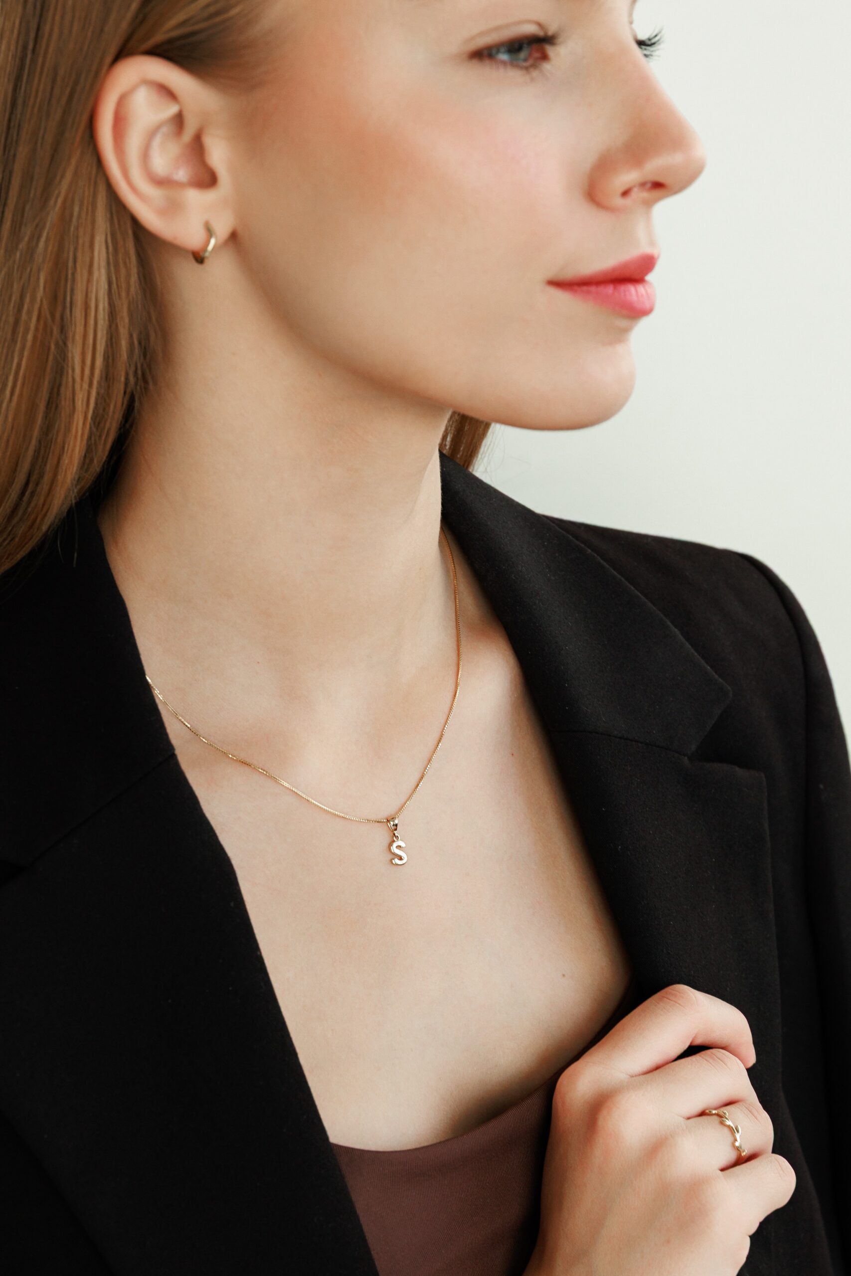 auksinis-pakabukas-inicialas-raidė-S