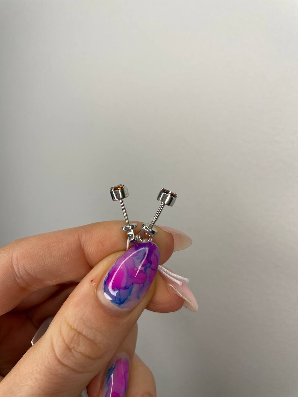 Sidabriniai užsukami auskarai su oranžiniais granatais