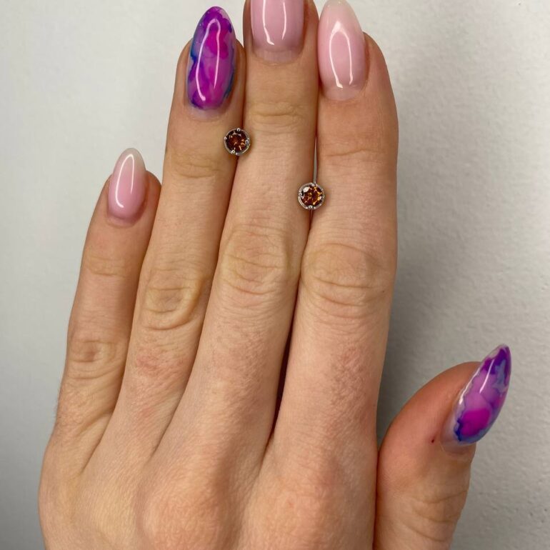 Sidabriniai užsukami auskarai su oranžiniais granatais